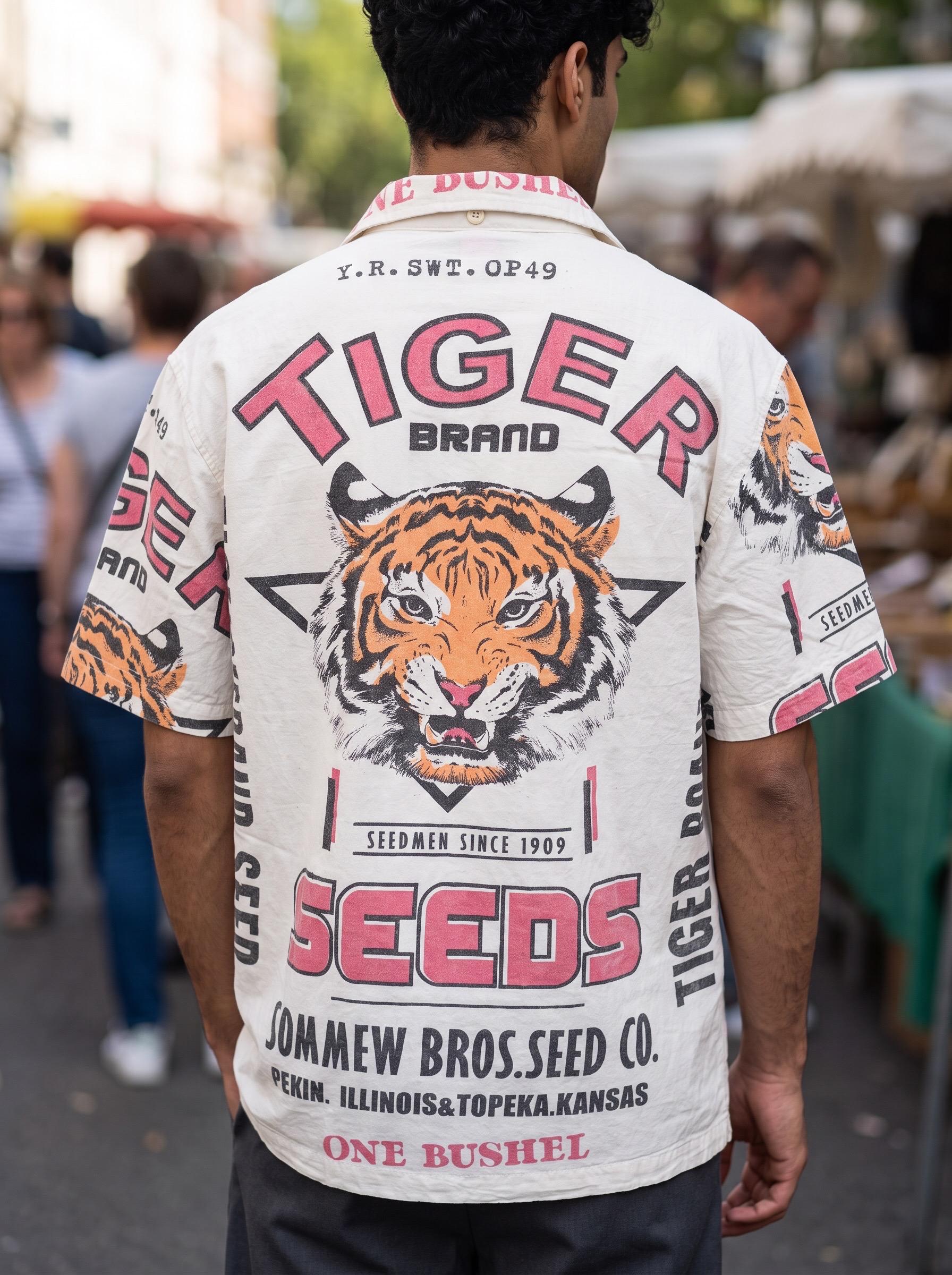 UNISEX Tiger Seeds Vintage FeedSack Print Short Sleeve Button-Down Shirt – 100% Cotton (M / L / XL)